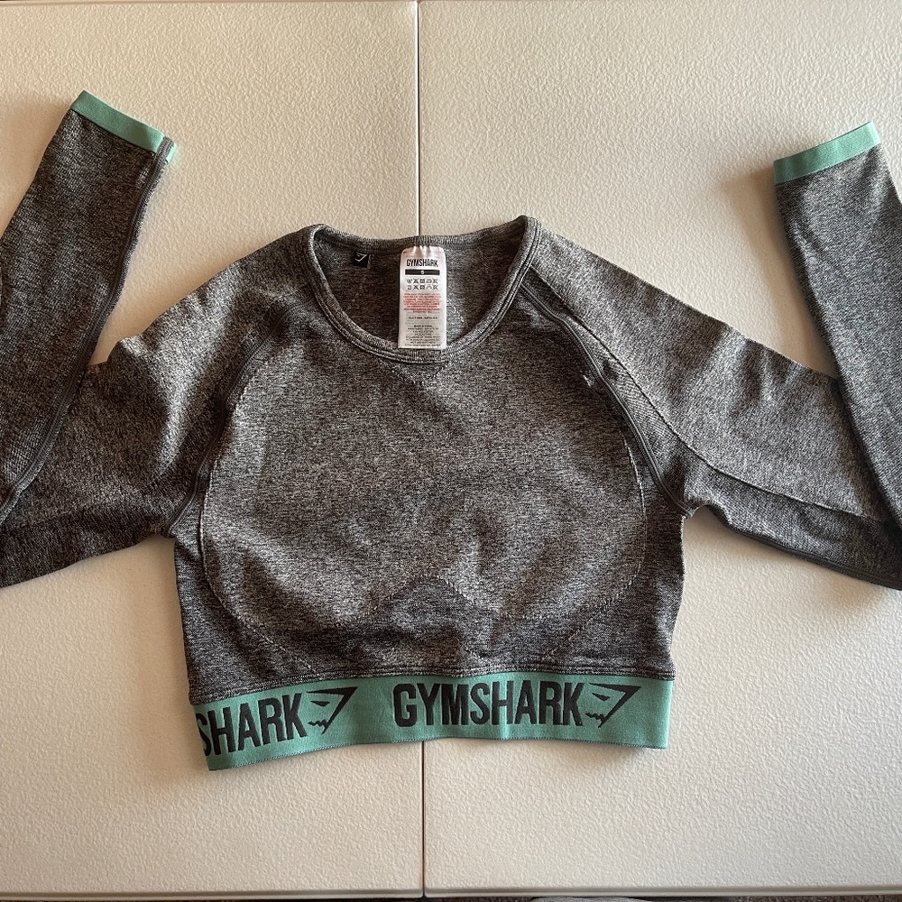 ⭐️GymShark workout Gray Long sleeve crop top Small